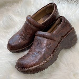 Born BOC Peggy brown tooled clog size 7.5